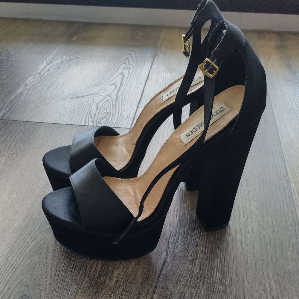 Steve Madden Black Platform open toe 8.5